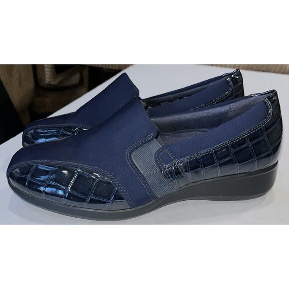 Clarks Women’s Navy Gael Beam Slip On Flats Shoes 8.5W Style 0614 - Picture 2 of 9